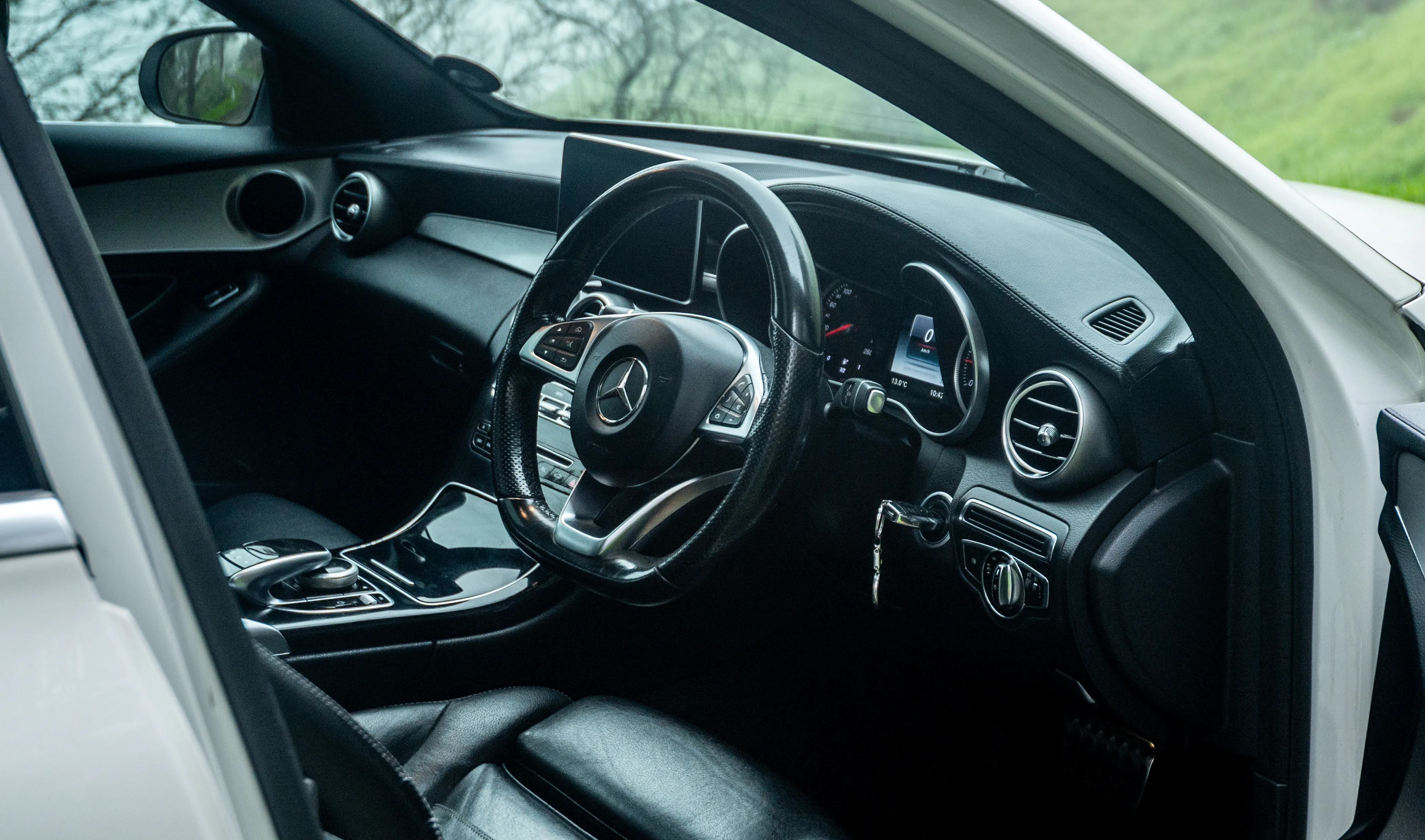 Executive chauffeur vehicle for corporate travel